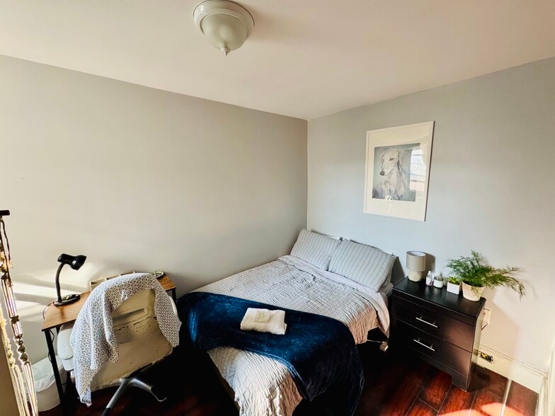 Bedroom 2 - 1718 McClellan St