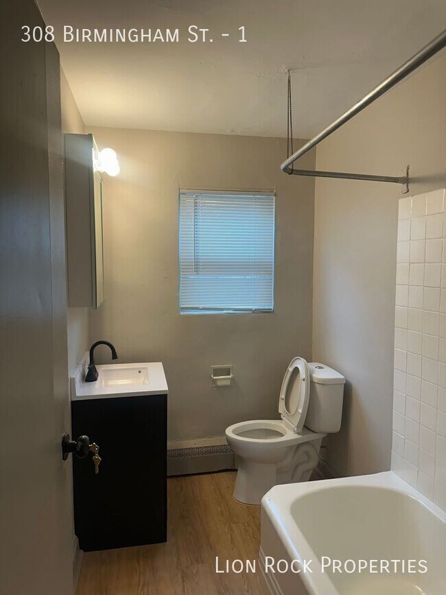 Building Photo - 308 Birmingham St