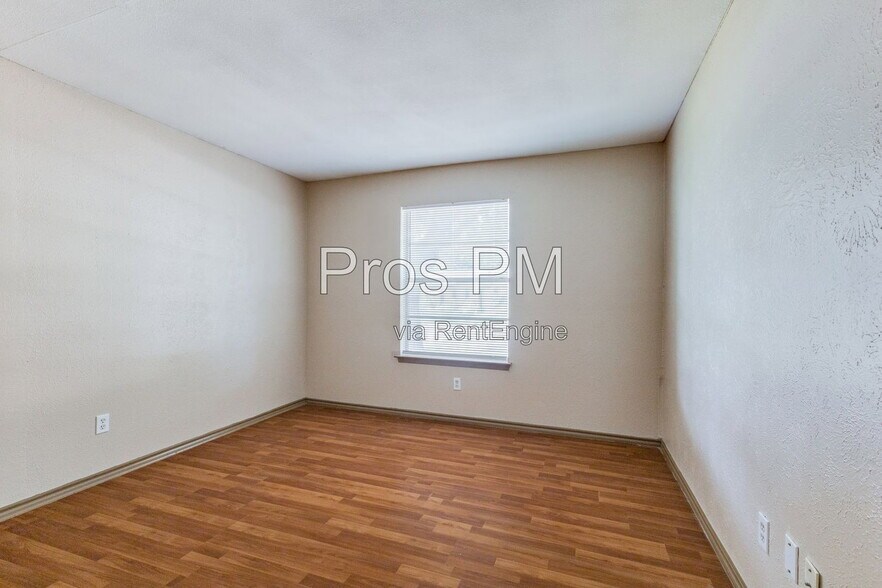 Building Photo - 7117 Edinburg Dr