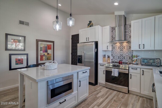 Primary Photo - 5519 N 71st Pl