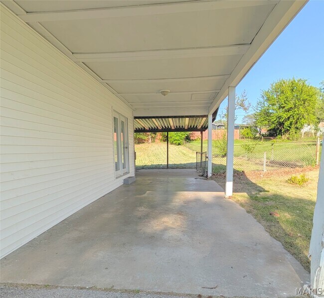 Building Photo - 3356 Clemens Dr