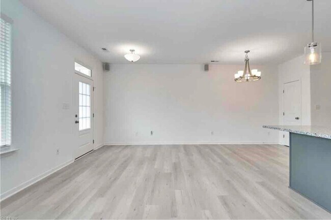 Building Photo - 1420 Waltham Ln