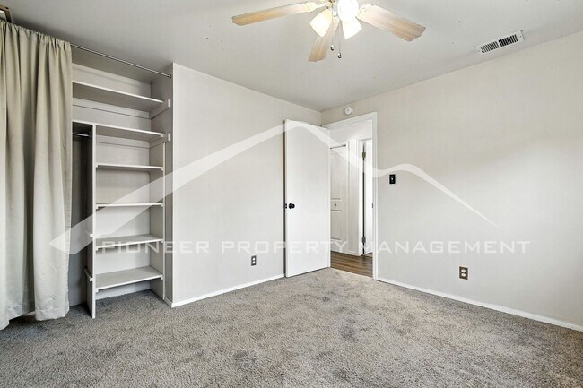 Building Photo - Spacious Home with Washer/Dryer and Centra...
