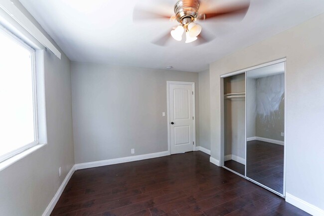 Building Photo - 5610Hoop - L