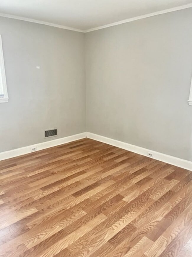 Building Photo - Welcome to this adorable 3-bed, 2-bath brick ranch, nestled in the heart of Gastonia, NC