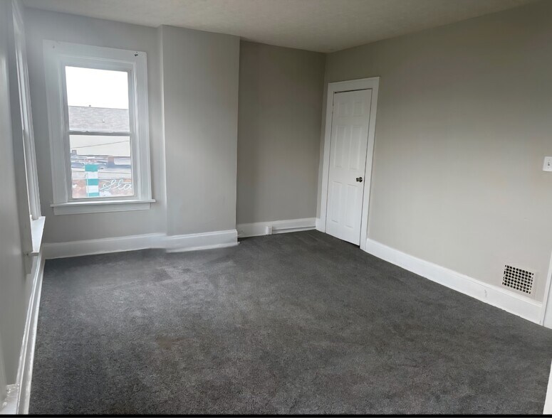 Building Photo - 798 E Whittier St