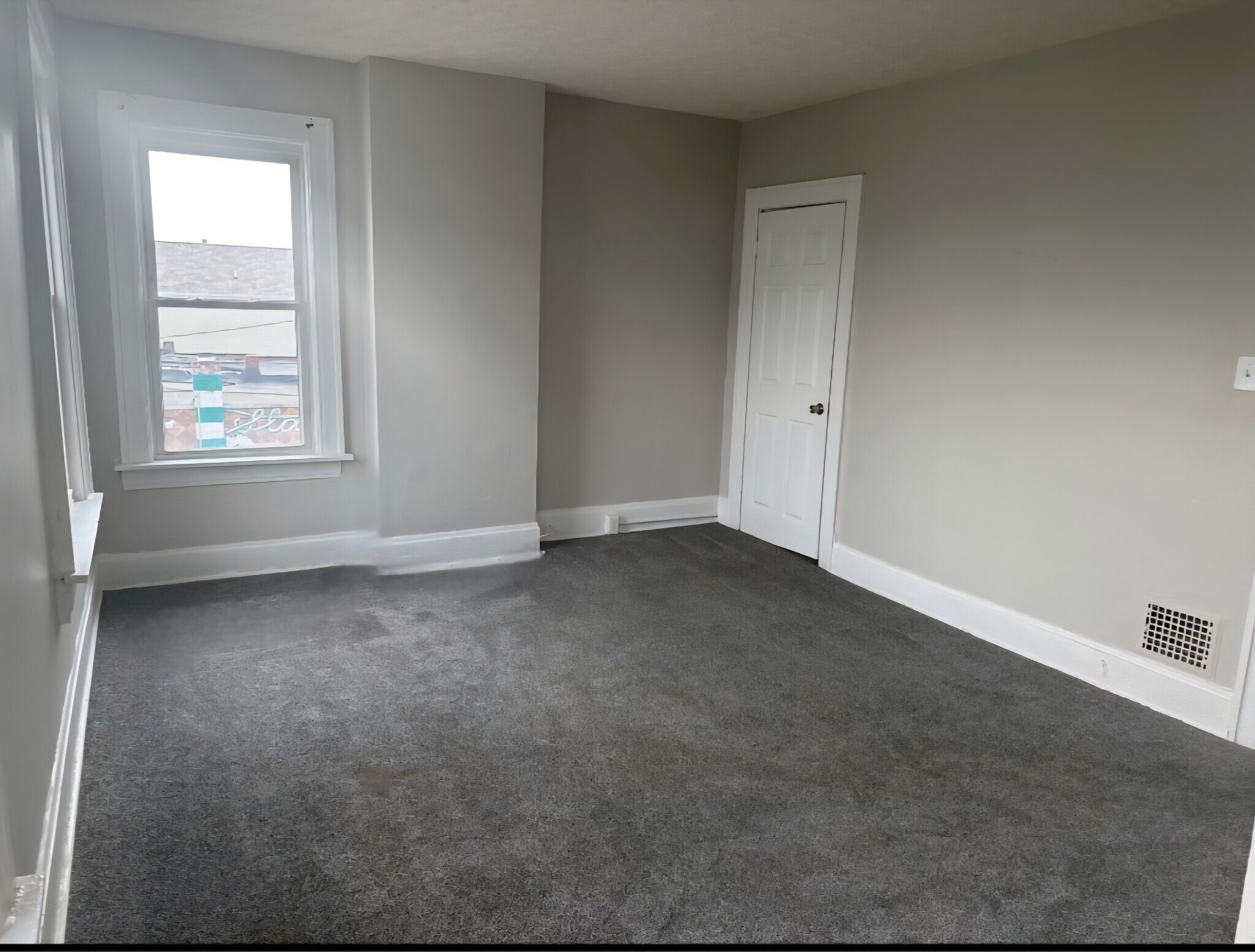 Building Photo - 798 E Whittier St