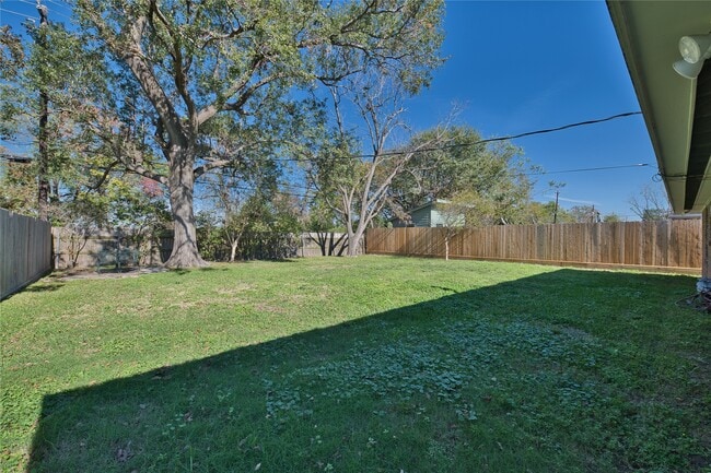 Building Photo - 5210 De Lange Ln