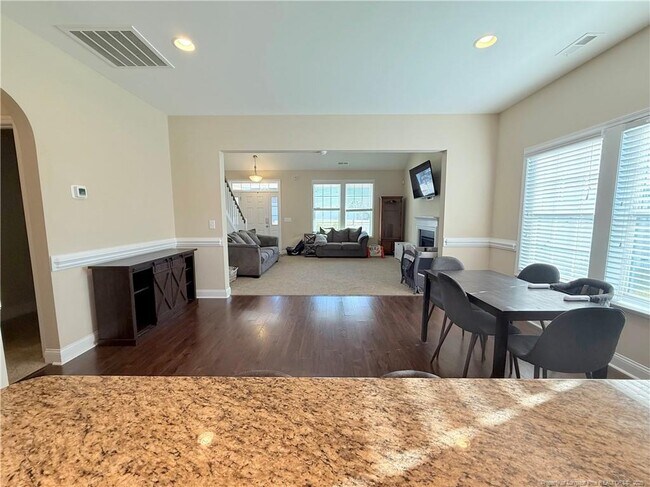 Building Photo - 15 Old Montague Way