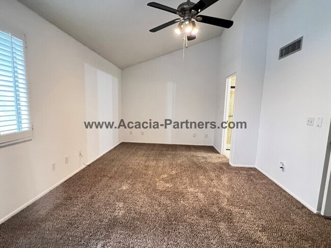 Building Photo - Fantastic 3 bed room 2 bathroom