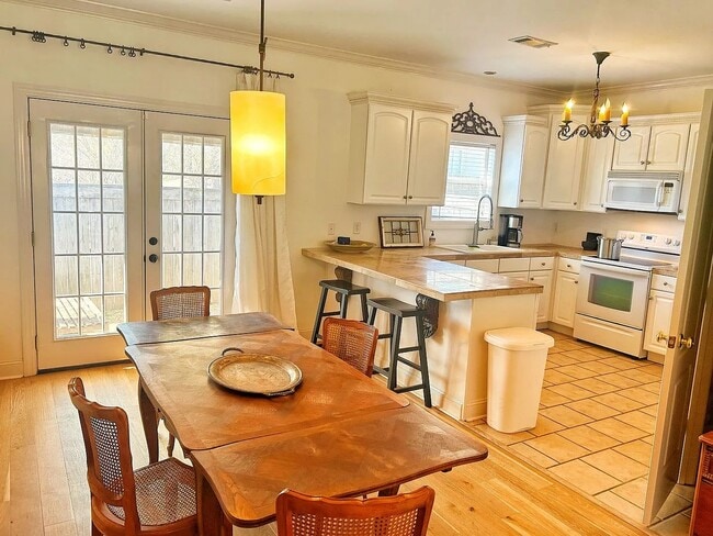 Building Photo - 951 Frontage Rd