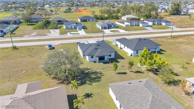 Building Photo - 1021 Chiquita Blvd N