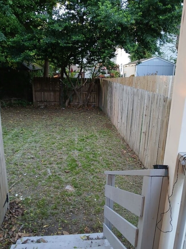 Building Photo - Colonial Place – Bottom Unit for Rent