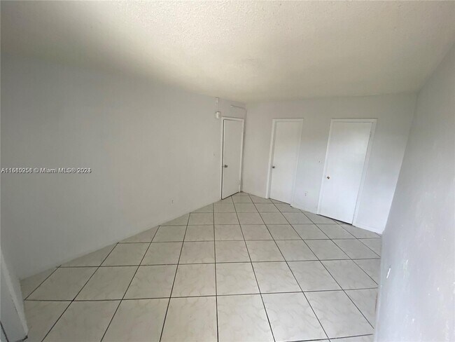 Building Photo - 1901 SW 67th Ave