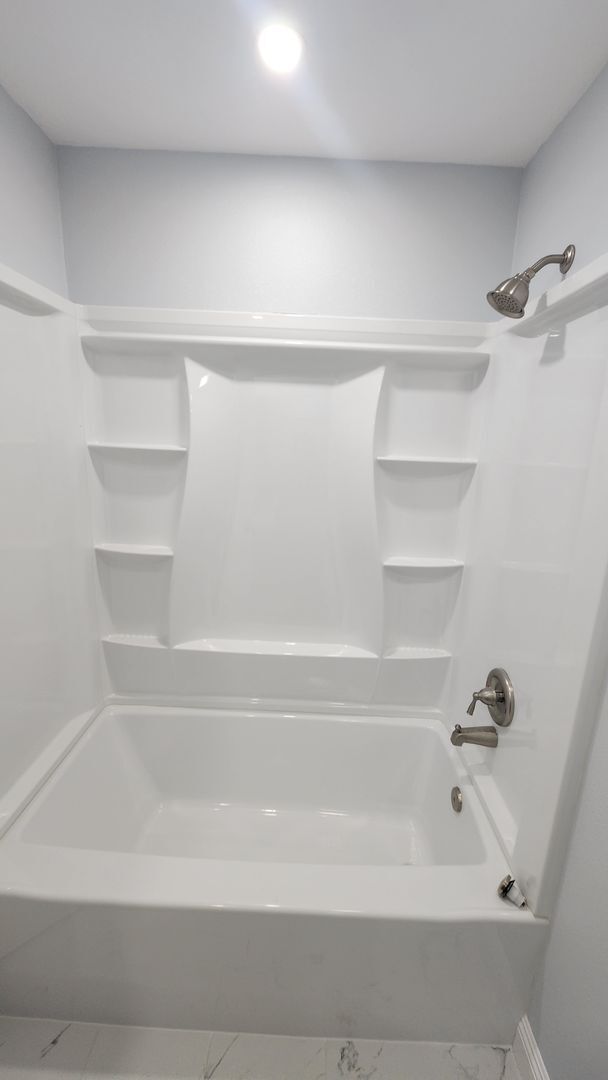 Building Photo - 2047 Lakeridge Cir