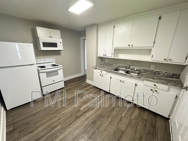 Building Photo - 520 Jasper St