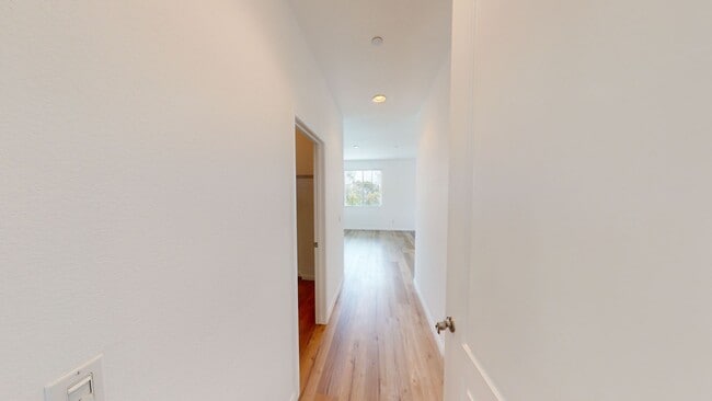 Building Photo - Available Now: Cozy 4 Bedroom 2.5 Bath Hom...
