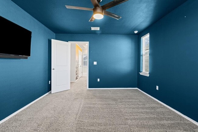 Building Photo - 7116 Silver Star Ln