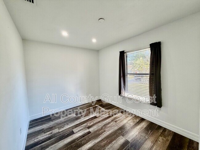 Building Photo - 8035 56th Ct E