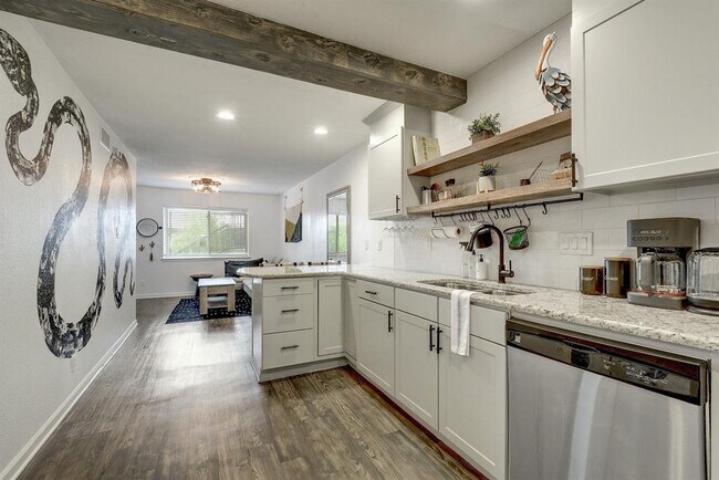 Building Photo - 1202 Newning Ave