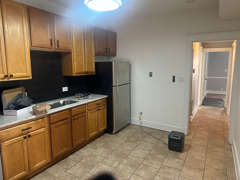 Building Photo - 903 N Lockwood Ave