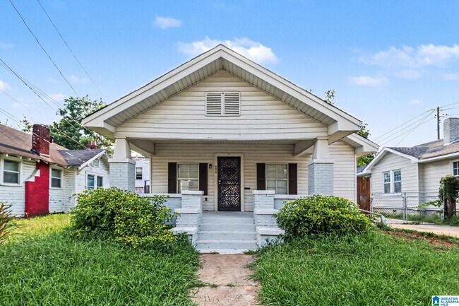 Building Photo - 456 1st St N