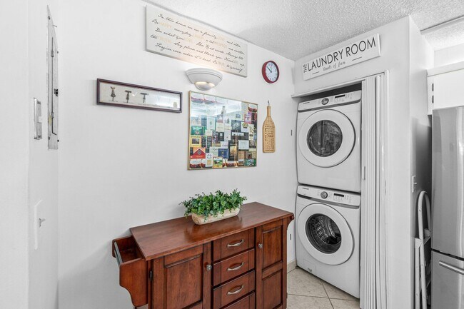 Building Photo - 7531 S Oriole Blvd