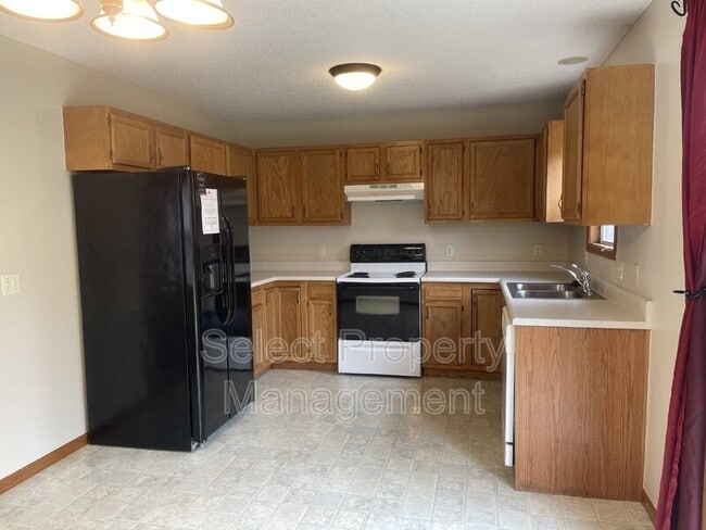 Building Photo - 9608 Yuma Dr