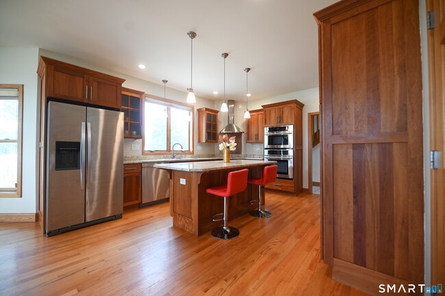 Building Photo - 19 Longview Dr