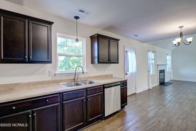 Building Photo - 109 Easton Dr