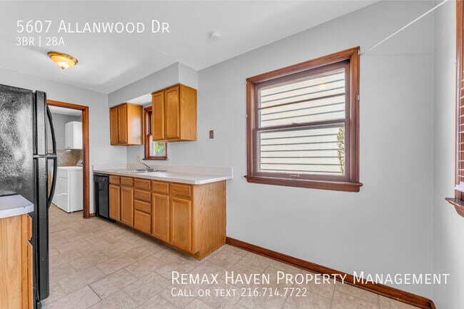 Building Photo - 5607 Allanwood Dr