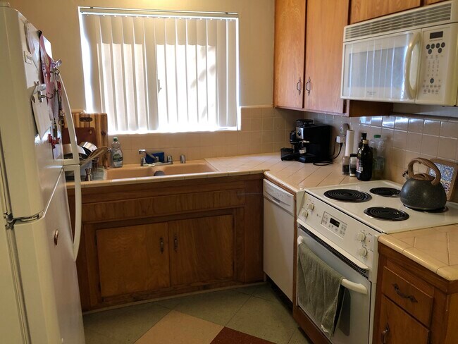 Kitchen Sink - 6825 Whitley Ter