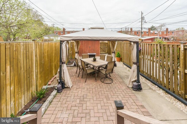 Building Photo - 629 S Henry St