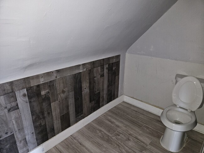 Building Photo - 10602 Earle Ave