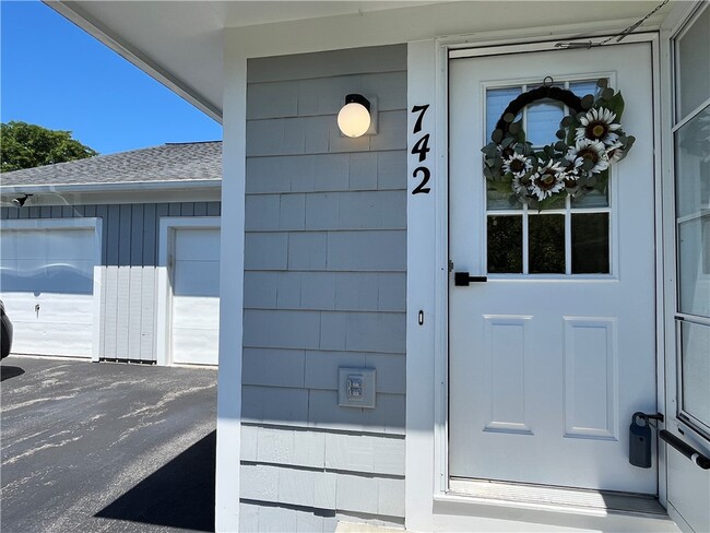 Building Photo - 742 Levelle Ct