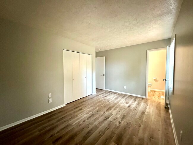 Building Photo - 120 Cavalry Ct