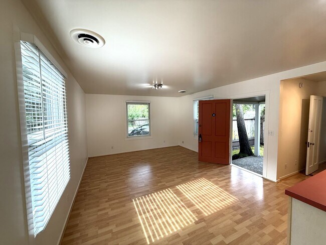 Building Photo - 534 Northern Ave