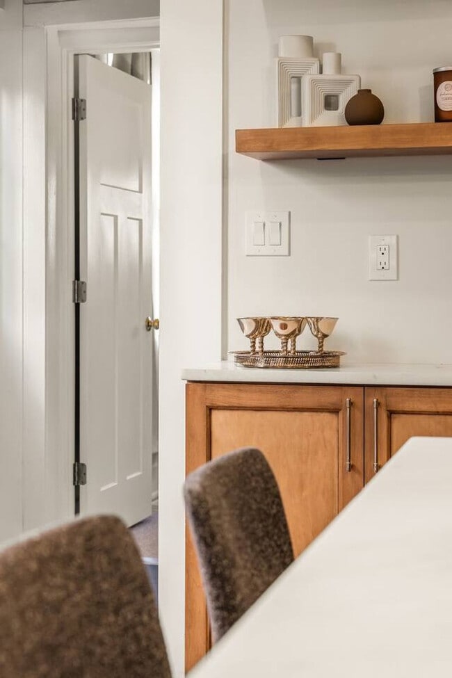 Building Photo - 1326 Broadway-SI ID1324946P