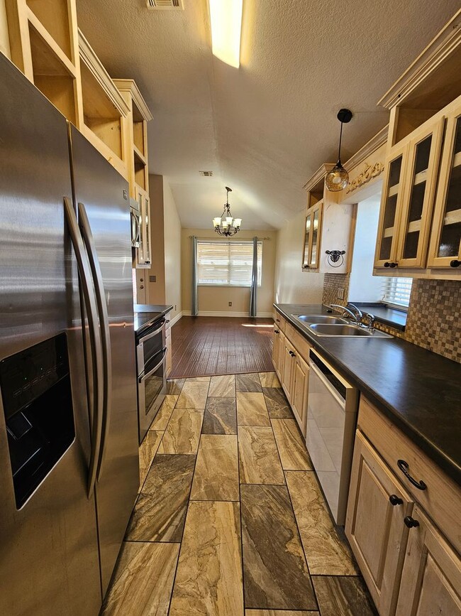 Building Photo - (3) Bed/(2) Bath in SE Norman! Pets Negotiable!