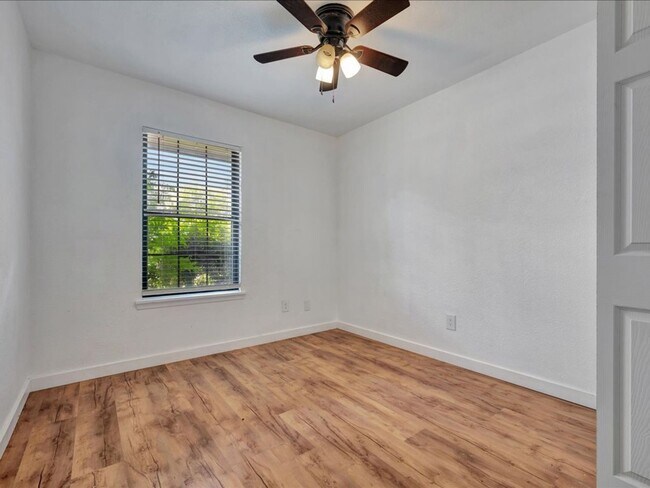 Building Photo - 3-bedroom, 2-bath home