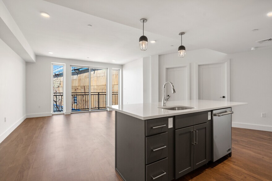 Building Photo - 34 Hichborn St