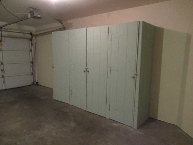 Building Photo - Split Level Two Bedroom Duplex