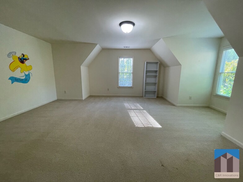 Building Photo - 1377 Greencrest Ct