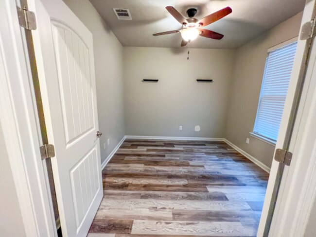 Building Photo - 524 Cautillion Dr