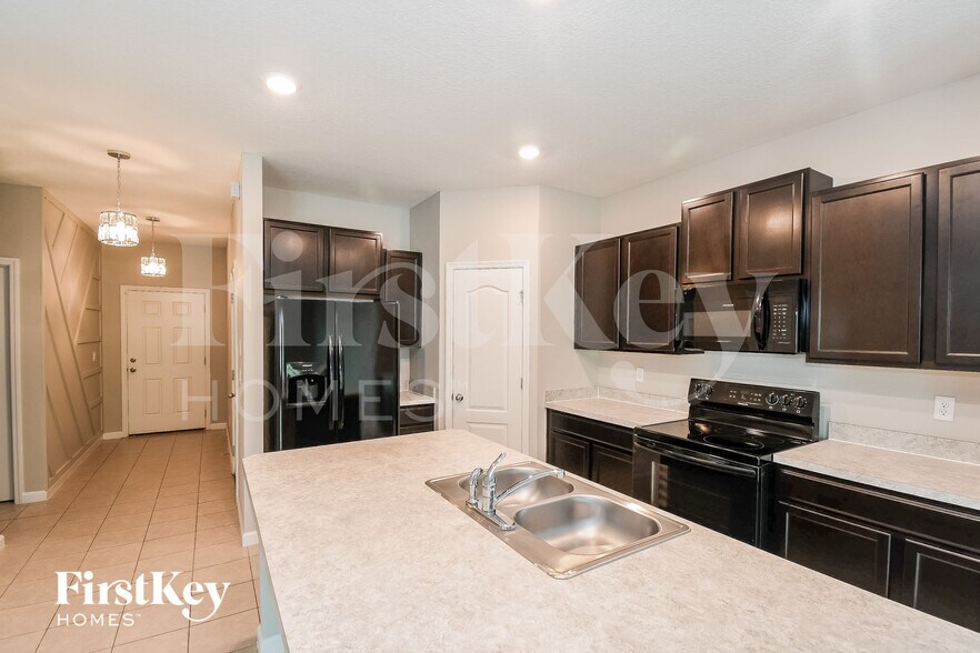Building Photo - 5592 Kellar Cir