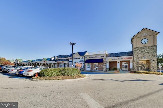 Building Photo - 16 Orchard Dr