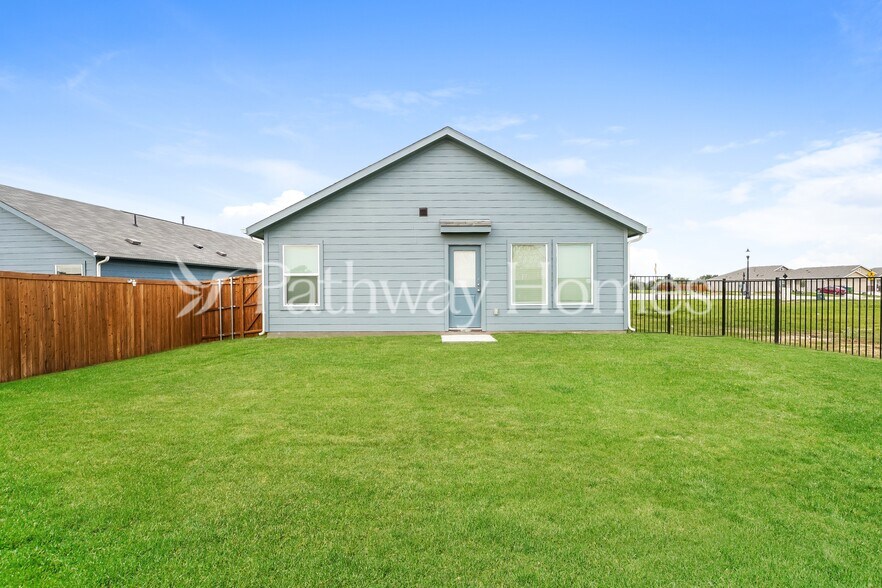 Building Photo - 3136 Tokara St