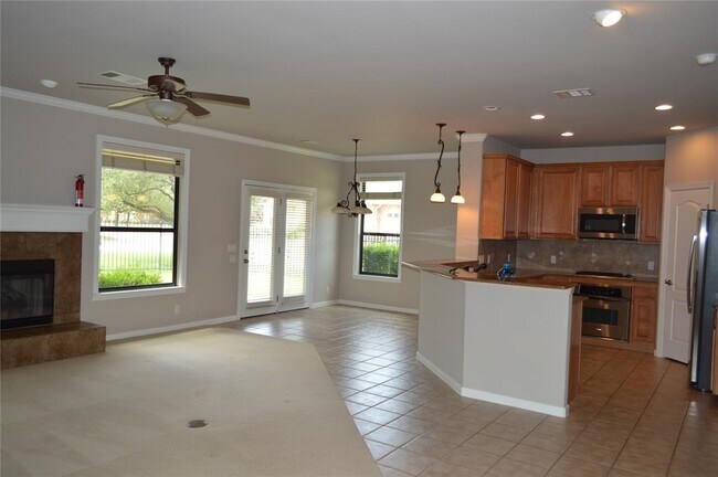 Building Photo - 4200 Dot Dr