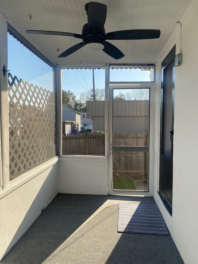 Building Photo - 30 E 7th St