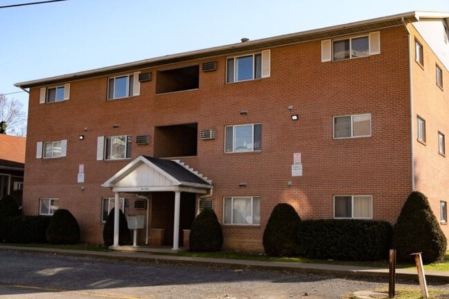 Building Photo - 460 Harding Ave